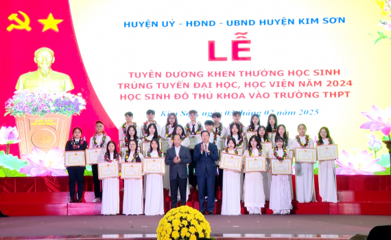 Kim Sơn tuy&ecirc;n dương, khen thưởng học sinh đạt th&agrave;nh t&iacute;ch cao