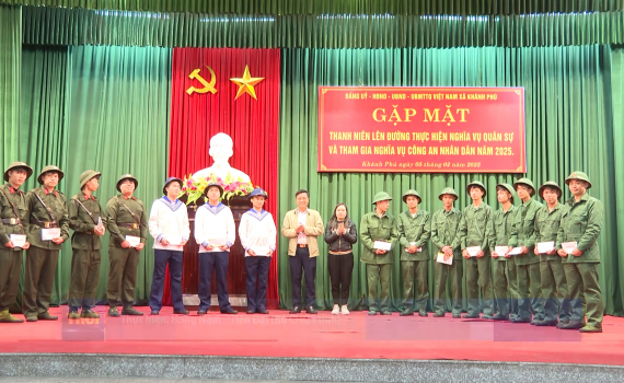 Y&ecirc;n Kh&aacute;nh gặp mặt, tặng qu&agrave; thanh ni&ecirc;n chuẩn bị nhập ngũ