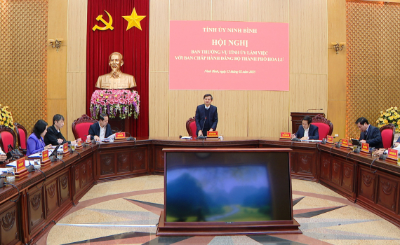 Ban Thường vụ Tỉnh ủy l&agrave;m việc với Ban Chấp h&agrave;nh Đảng bộ th&agrave;nh phố Hoa Lư