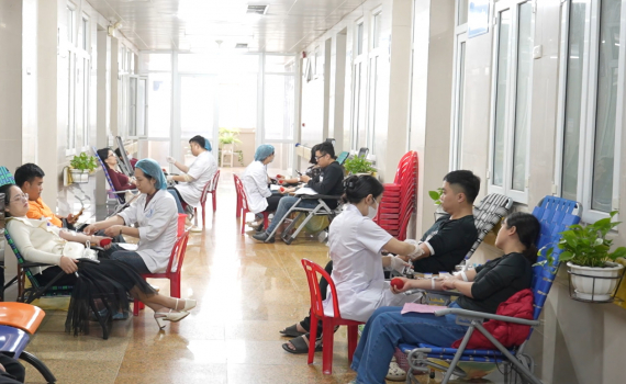 Chương tr&igrave;nh hiến m&aacute;u t&igrave;nh nguyện &ldquo;Giọt hồng &ndash; Blouse trắng&rdquo; năm 2025