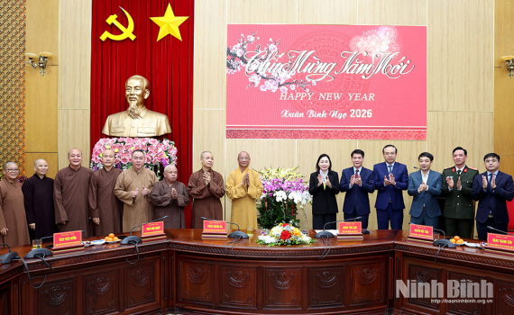 Đo&agrave;n đại biểu c&aacute;c tổ chức t&ocirc;n gi&aacute;o thăm, ch&uacute;c Tết Tỉnh ủy, HĐND, UBND, Ủy ban MTTQ Việt Nam tỉnh