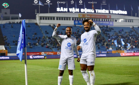 Th&eacute;p Xanh Nam Định rơi chiến thắng ở ph&uacute;t 90+7 trước H&agrave; Tĩnh