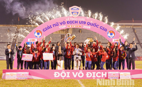 Phong Ph&uacute; H&agrave; Nam lần thứ 4 li&ecirc;n tiếp gi&agrave;nh chức v&ocirc; địch Giải b&oacute;ng đ&aacute; nữ V&ocirc; địch U19 Quốc gia