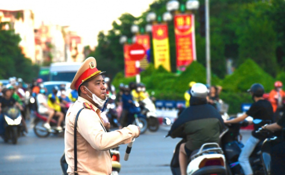 Cảnh s&aacute;t giao th&ocirc;ng triển khai hỗ trợ người d&acirc;n về qu&ecirc; đ&oacute;n Tết