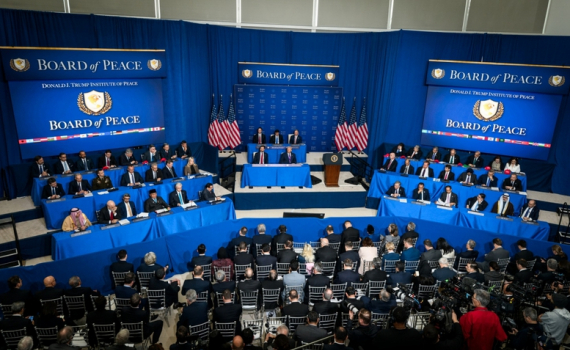 Cuộc họp đầu ti&ecirc;n Hội đồng H&ograve;a b&igrave;nh về Gaza: Những cam kết hỗ trợ h&agrave;ng tỷ USD