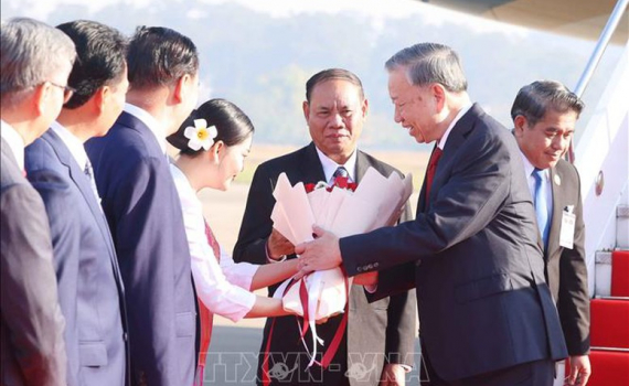 Tổng B&iacute; thư T&ocirc; L&acirc;m đến thủ đ&ocirc; Vi&ecirc;ng Chăn, bắt đầu thăm cấp Nh&agrave; nước tới L&agrave;o