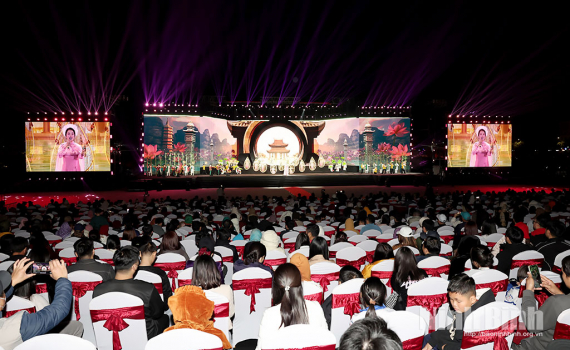 Chương tr&igrave;nh nghệ thuật đặc biệt với chủ đề &ldquo;Đ&oacute;n &aacute;nh b&igrave;nh minh&rdquo; kỷ niệm 96 năm Ng&agrave;y th&agrave;nh lập Đảng Cộng sản Việt Nam, ch&agrave;o mừng th&agrave;nh c&ocirc;ng Đại hội XIV của Đảng