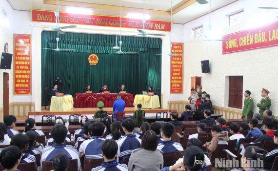 X&eacute;t xử lưu động vụ &aacute;n bu&ocirc;n b&aacute;n ph&aacute;o nổ