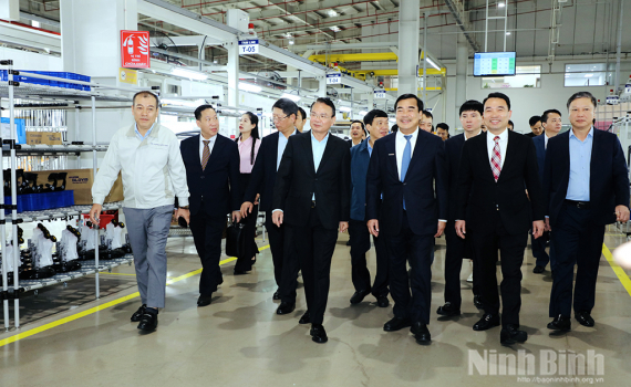 Đồng ch&iacute; B&iacute; thư Tỉnh ủy Đặng Xu&acirc;n Phong thăm, kiểm tra, động vi&ecirc;n sản xuất đầu Xu&acirc;n B&iacute;nh Ngọ