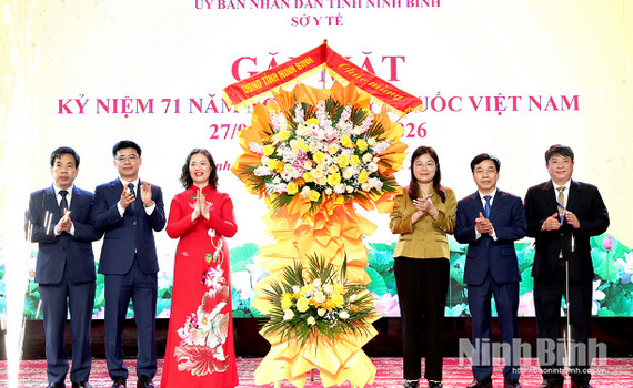 Gặp mặt c&aacute;c thế hệ l&atilde;nh đạo, thầy thuốc, c&aacute;n bộ ng&agrave;nh Y tế nh&acirc;n kỷ niệm 71 năm Ng&agrave;y Thầy thuốc Việt Nam