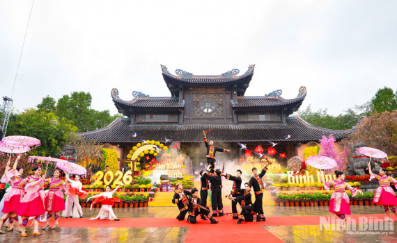 H&agrave;ng vạn du kh&aacute;ch về dự Lễ Khai hội ch&ugrave;a B&aacute;i Đ&iacute;nh năm 2026