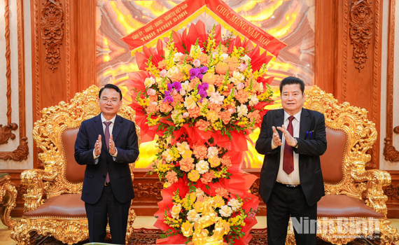 Đồng ch&iacute; B&iacute; thư Tỉnh uỷ Đặng Xu&acirc;n Phong thăm, tặng qu&agrave;, ch&uacute;c Tết một số doanh nghiệp tr&ecirc;n địa b&agrave;n tỉnh