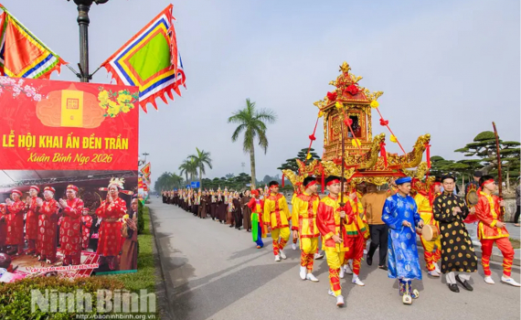 Trang nghi&ecirc;m nghi lễ rước kiệu Ngọc Lộ v&agrave; rước Nước, tế C&aacute; tại lễ hội khai ấn Đền Trần Xu&acirc;n B&iacute;nh Ngọ 2026