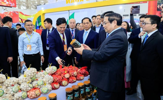 Thủ tướng y&ecirc;u cầu tăng cường quảng b&aacute; sản phẩm, thương hiệu địa phương tại Hội chợ M&ugrave;a Xu&acirc;n lần thứ nhất năm 2026