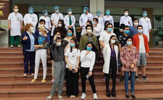 27 bệnh nh&acirc;n Covid-19 điều trị tại H&agrave; Nội được c&ocirc;ng bố khỏi bệnh