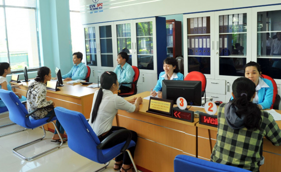 Bước tăng gi&aacute; điện 25,94% khiến người d&acirc;n &ldquo;k&ecirc;u&rdquo;