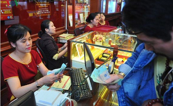 Gi&aacute; v&agrave;ng quay đầu giảm mạnh