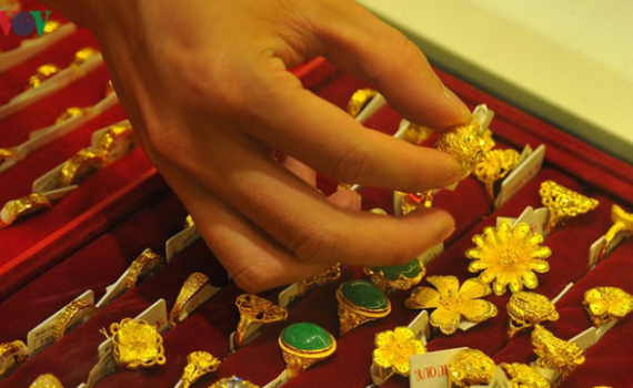 Gi&aacute; v&agrave;ng bất ngờ quay đầu tăng mạnh