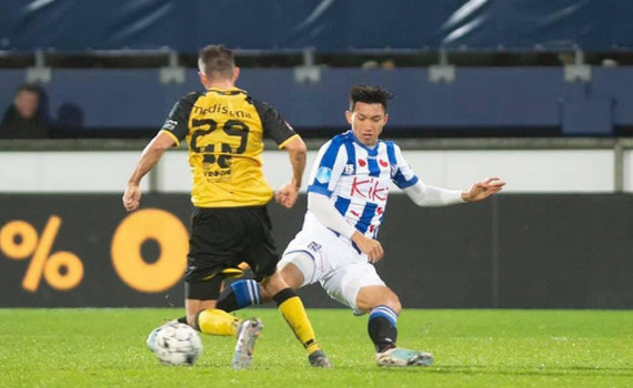 HLV Heerenveen thay đổi bất ngờ, Văn Hậu vẫn chưa c&oacute; cơ hội