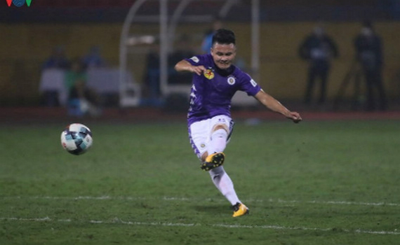Quang Hải vượt qua cột mốc 100 lần ra s&acirc;n ở V-League