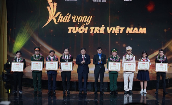 Bồi dưỡng t&agrave;i năng trẻ, tạo nguồn nh&acirc;n lực chất lượng cao cho đất nước