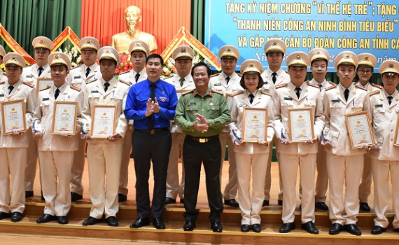Đo&agrave;n thanh ni&ecirc;n C&ocirc;ng an tỉnh, Huyện đo&agrave;n Kim Sơn, Hoa Lư kỷ niệm 90 năm Ng&agrave;y th&agrave;nh lập Đo&agrave;n TNCS Hồ Ch&iacute; Minh