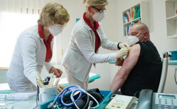 EMA: Kh&ocirc;ng c&oacute; dấu hiệu vaccine AstraZeneca g&acirc;y đ&ocirc;ng m&aacute;u