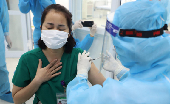 Gần 16.000 người được ti&ecirc;m vaccine COVID-19