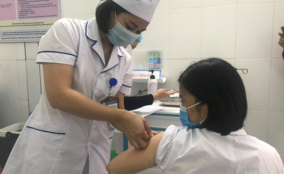Th&ecirc;m 3.359 người được ti&ecirc;m chủng vắc xin COVID-19