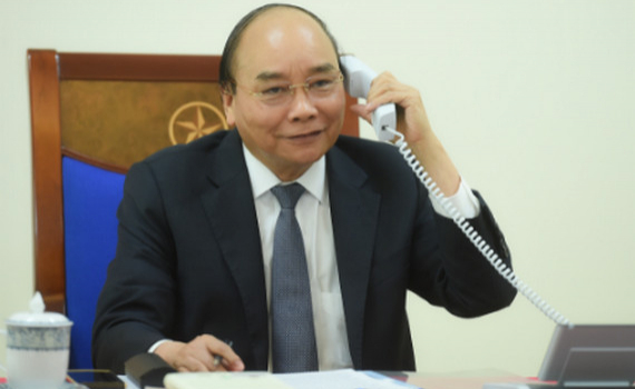 Thủ tướng Nguyễn Xu&acirc;n Ph&uacute;c điện đ&agrave;m với Thủ tướng Singapore