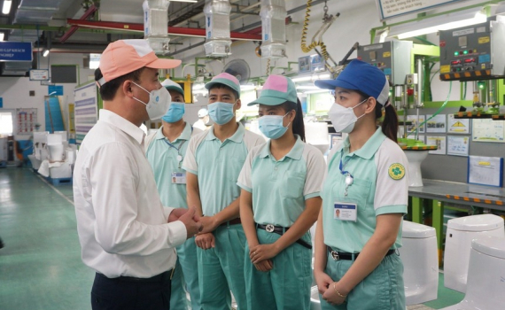 Bảo đảm chế độ bảo hiểm x&atilde; hội đối với người lao động mắc Covid-19