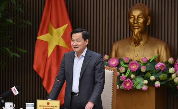 Kiểm so&aacute;t chặt chẽ gi&aacute; c&aacute;c mặt h&agrave;ng thiết yếu; kh&ocirc;ng để xăng dầu thẩm lậu qua bi&ecirc;n giới