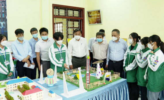 Tổ chức chuy&ecirc;n đề STEM để thực hiện đề t&agrave;i khoa học cấp tỉnh