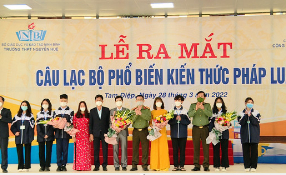 Ra mắt C&acirc;u Lạc bộ phổ biến kiến thức ph&aacute;p luật trong học sinh