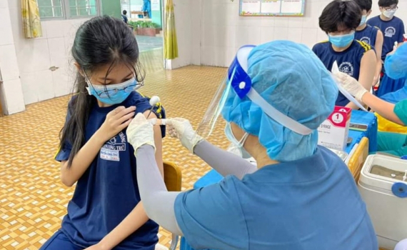 Vắc xin - &ldquo;l&aacute; chắn&rdquo; bảo vệ trẻ em trước Covid-19