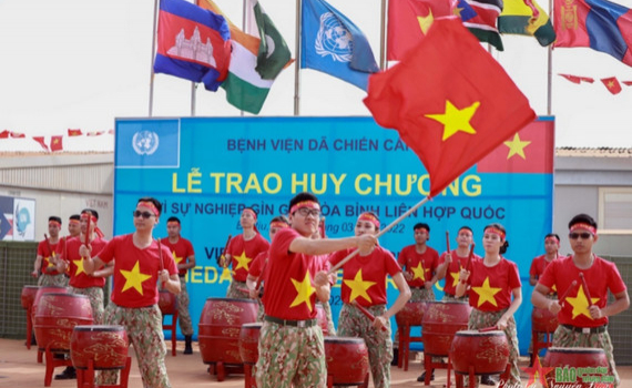 Trao Huy chương v&igrave; sự nghiệp G&igrave;n giữ ho&agrave; b&igrave;nh của Li&ecirc;n hợp quốc