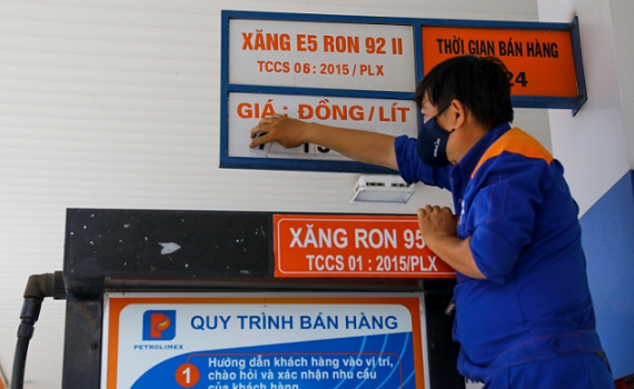 Th&ocirc;ng qua dự &aacute;n Nghị quyết về thuế bảo vệ m&ocirc;i trường đối với xăng, dầu 