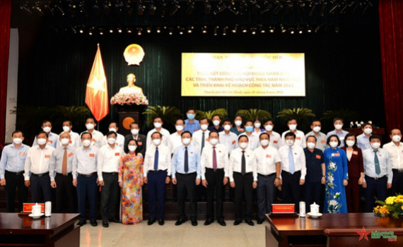 Chủ tịch Quốc hội Vương Đ&igrave;nh Huệ: Ho&agrave;n thiện văn bản hướng dẫn v&agrave; gi&aacute;m s&aacute;t hoạt động của Hội đồng nh&acirc;n d&acirc;n