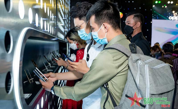 D&ograve;ng điện thoại Reno7 5G đầu ti&ecirc;n tại Việt Nam