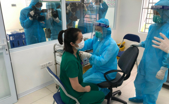 Sau 1 năm, Việt Nam đ&atilde; ti&ecirc;m được hơn 198 triệu liều vaccine ph&ograve;ng COVID-19
