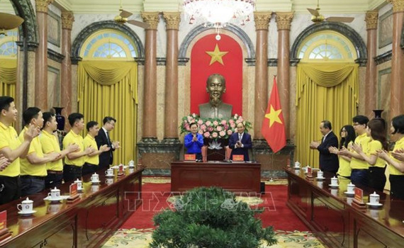 Chủ tịch nước Nguyễn Xu&acirc;n Ph&uacute;c gặp mặt gương mặt trẻ Việt Nam ti&ecirc;u biểu năm 2021