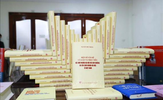 Tiếp thu những th&agrave;nh tựu văn minh của chủ nghĩa tư bản một c&aacute;ch khoa học, kh&aacute;ch quan để ph&aacute;t triển