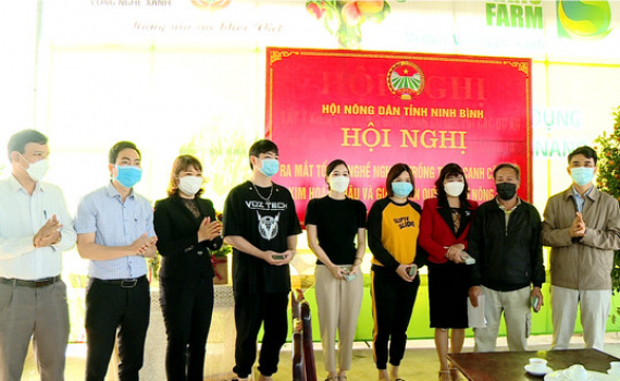 Giao vốn cho hội vi&ecirc;n n&ocirc;ng d&acirc;n ph&aacute;t triển sản xuất