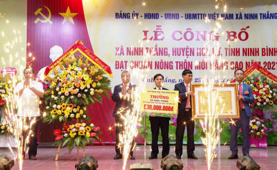 Ninh Thắng đ&oacute;n bằng c&ocirc;ng nhận x&atilde; đạt chuẩn n&ocirc;ng th&ocirc;n mới n&acirc;ng cao