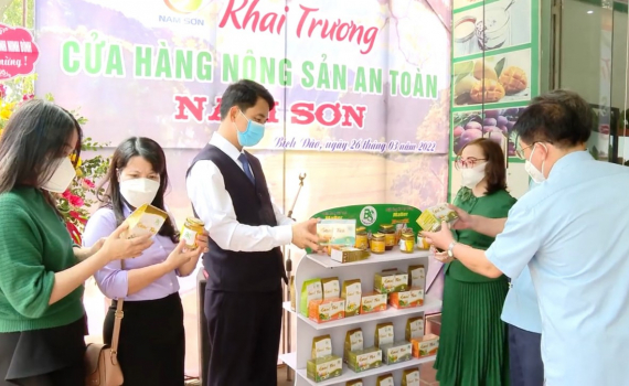 Khai trương cửa h&agrave;ng n&ocirc;ng sản an to&agrave;n Nam Sơn