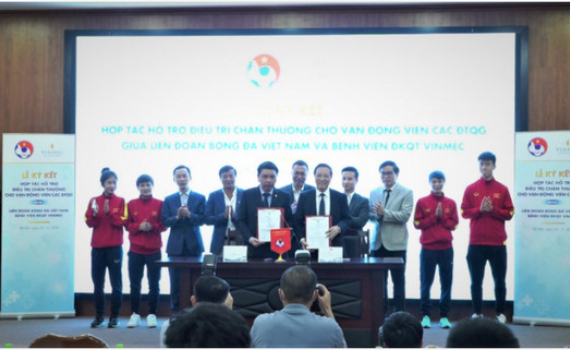 Lễ k&yacute; kết hợp t&aacute;c hỗ trợ điều trị chấn thương cho đội tuyển quốc gia giữa VFF v&agrave; Vimec 