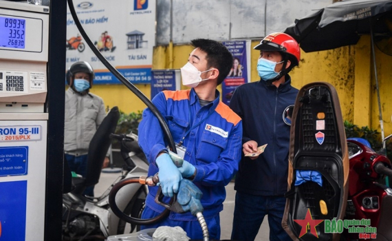 Nếu gi&aacute; xăng dầu tăng cao sẽ hỗ trợ trực tiếp cho người d&acirc;n gặp kh&oacute; khăn