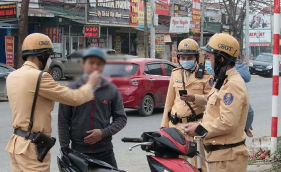 Tạm giữ gần 4.400 &ocirc; t&ocirc;, xe m&aacute;y v&igrave; t&agrave;i xế vi phạm nồng độ cồn, ma t&uacute;y sau 10 ng&agrave;y ra qu&acirc;n 