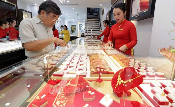 Gi&aacute; v&agrave;ng tiếp tục giảm nhẹ