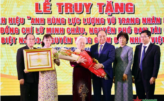 Chủ tịch nước Nguyễn Xu&acirc;n Ph&uacute;c dự Lễ truy tặng danh hiệu Anh h&ugrave;ng Lực lượng vũ trang Nh&acirc;n d&acirc;n cho đồng ch&iacute; Lữ Minh Ch&acirc;u